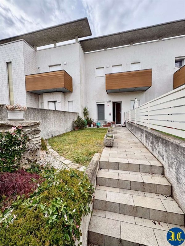 appartamento in vendita a Nogarole Rocca in zona Pradelle