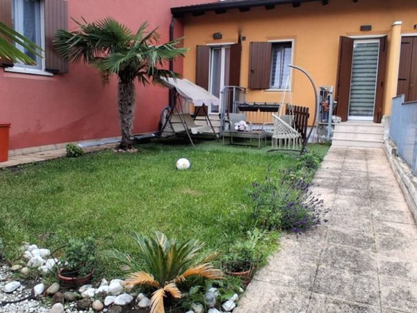 appartamento in vendita a Nogarole Rocca in zona Pradelle