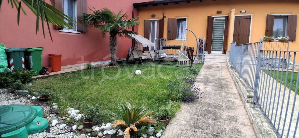 appartamento in vendita a Nogarole Rocca in zona Pradelle