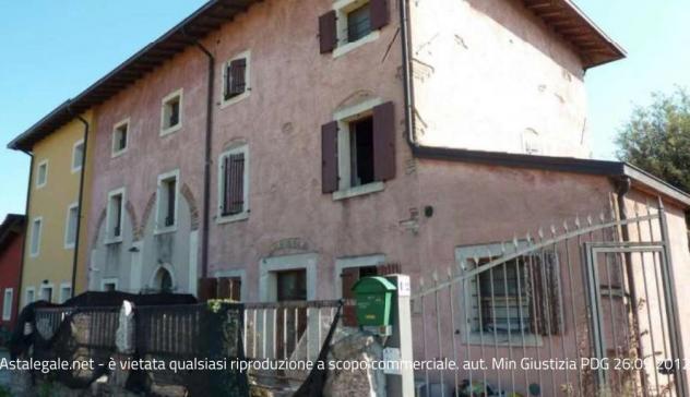 casa indipendente in vendita a Nogarole Rocca in zona Pradelle