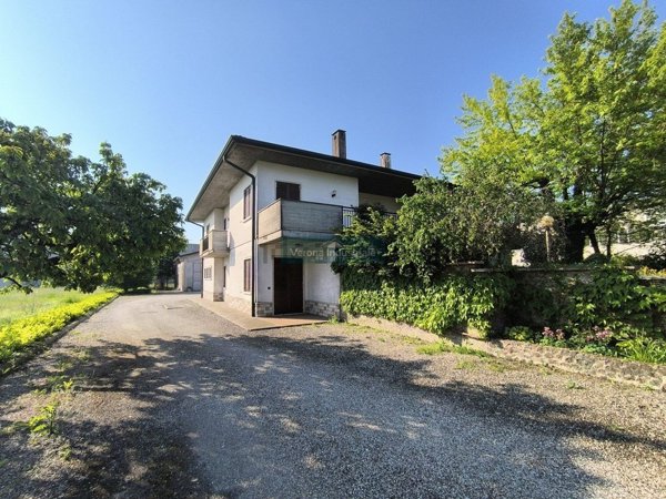 casa indipendente in vendita a Nogarole Rocca in zona Pradelle