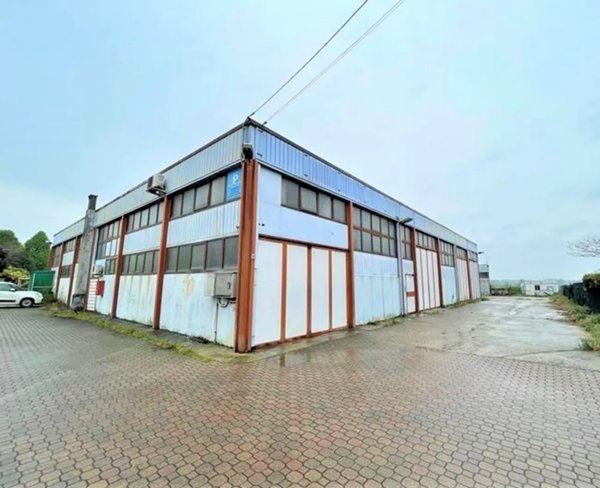 locale di sgombero in vendita a Nogarole Rocca in zona Pradelle