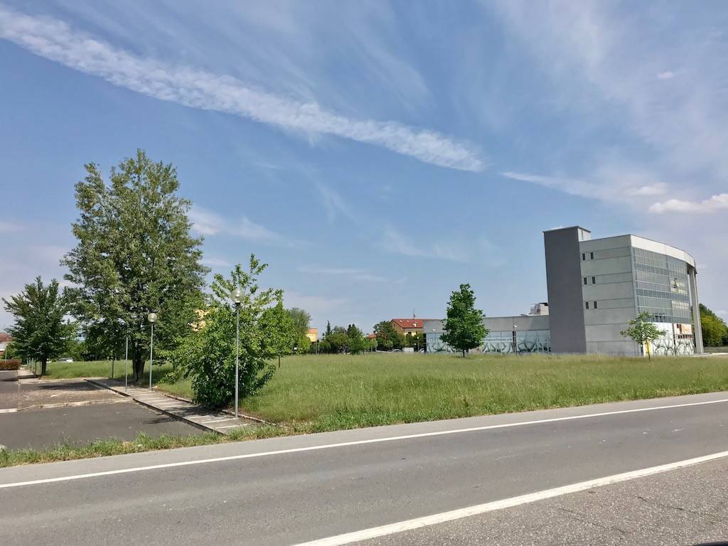 terreno edificabile in vendita a Nogarole Rocca in zona Pradelle