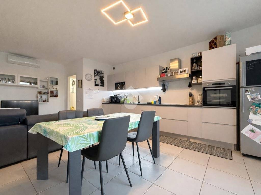 appartamento in vendita a Nogarole Rocca in zona Pradelle