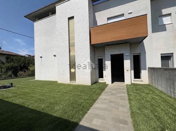 casa indipendente in vendita a Nogarole Rocca in zona Pradelle