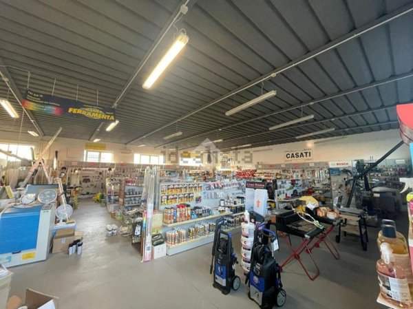 negozio in vendita ad Oppeano in zona Vallese