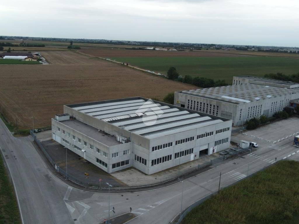 locale commerciale in vendita ad Oppeano