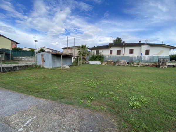 terreno edificabile in vendita ad Oppeano in zona Vallese