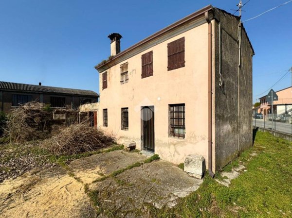 casa indipendente in vendita ad Oppeano in zona Ca' degli Oppi