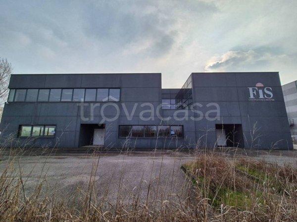 locale commerciale in vendita ad Oppeano