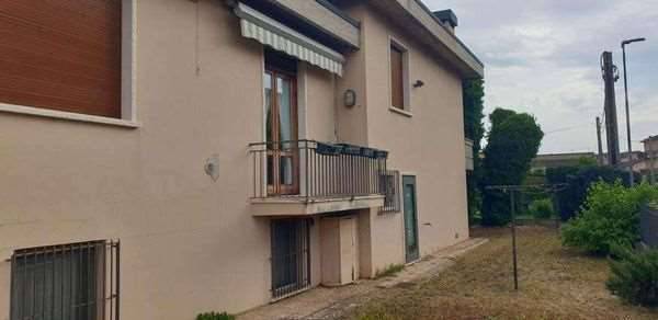 casa indipendente in vendita ad Oppeano in zona Villa Fontana