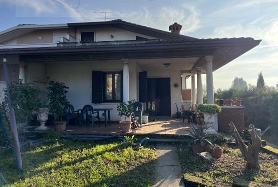 casa indipendente in vendita ad Oppeano in zona Mazzantica
