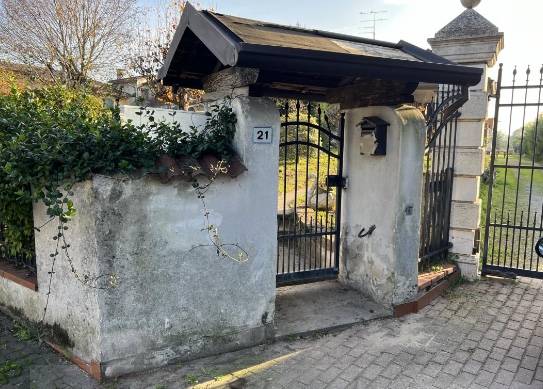 casa indipendente in vendita ad Oppeano in zona Mazzantica