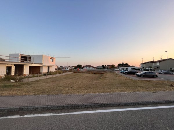 terreno edificabile in vendita ad Oppeano in zona Ca' degli Oppi