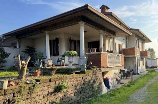 casa indipendente in vendita ad Oppeano in zona Mazzantica