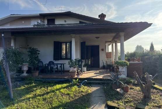 casa indipendente in vendita ad Oppeano in zona Mazzantica