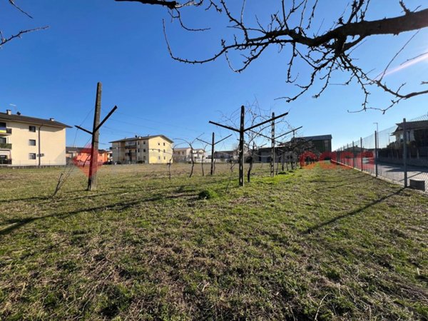 terreno edificabile in vendita ad Oppeano