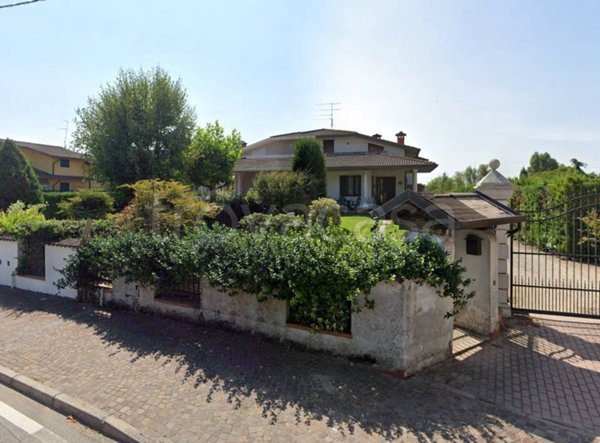 casa indipendente in vendita ad Oppeano in zona Mazzantica