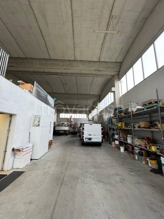 locale commerciale in vendita ad Oppeano in zona Vallese