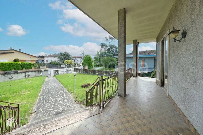 casa indipendente in vendita ad Oppeano in zona Vallese