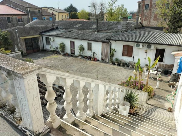 esavano in vendita ad Oppeano