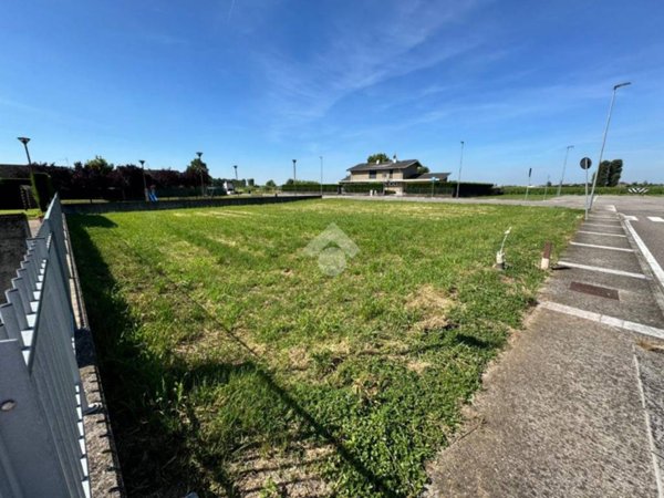 terreno edificabile in vendita ad Oppeano