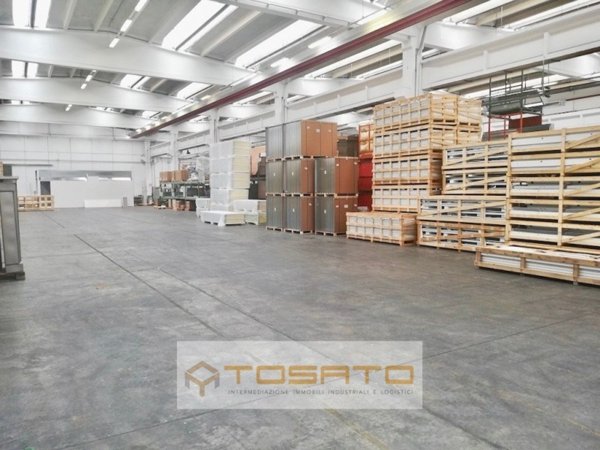 locale commerciale in vendita ad Oppeano