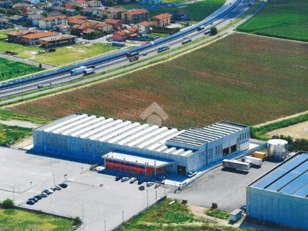 locale commerciale in vendita ad Oppeano in zona Vallese