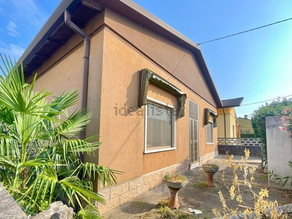 casa indipendente in vendita ad Oppeano in zona Vallese