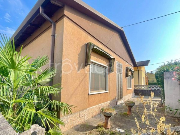 casa indipendente in vendita ad Oppeano in zona Vallese
