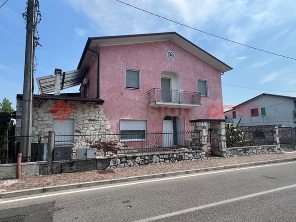 casa indipendente in vendita ad Oppeano in zona Mazzantica