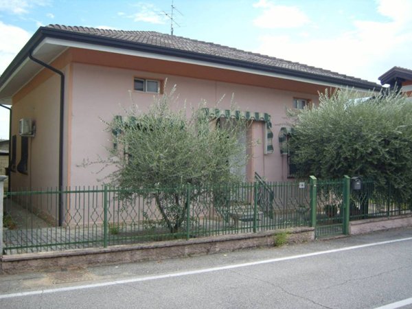 casa indipendente in vendita ad Oppeano in zona Vallese