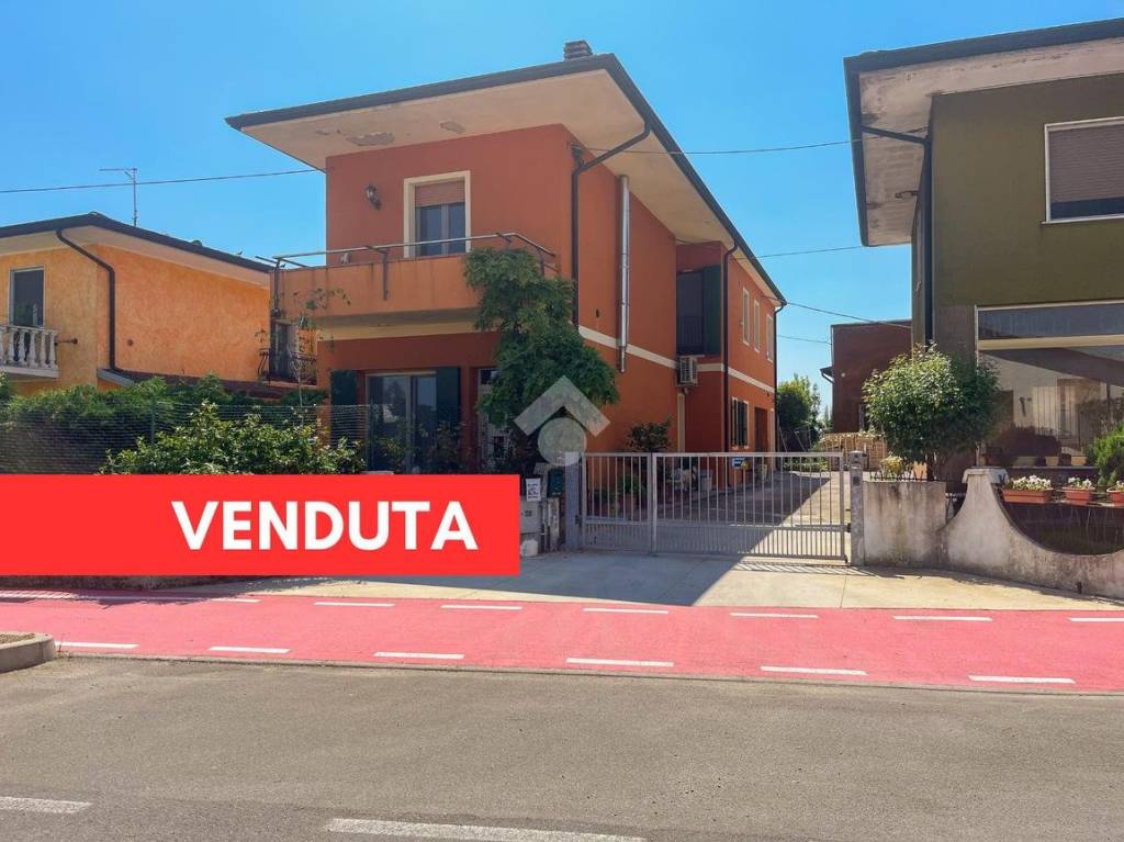casa indipendente in vendita ad Oppeano