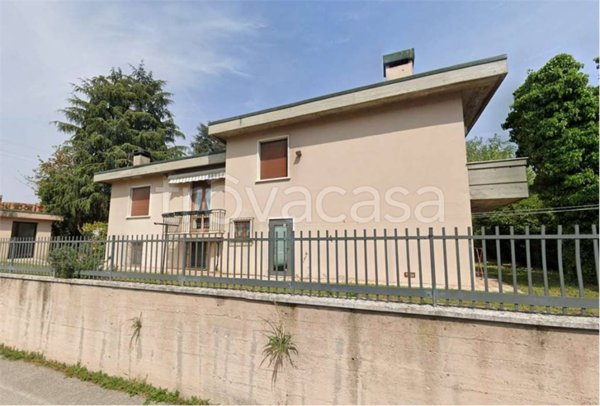 casa indipendente in vendita ad Oppeano in zona Villa Fontana