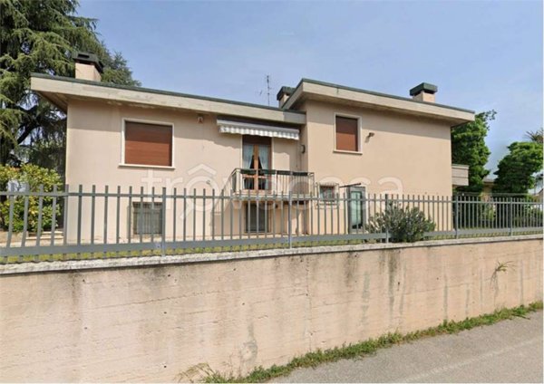 casa indipendente in vendita ad Oppeano in zona Villa Fontana