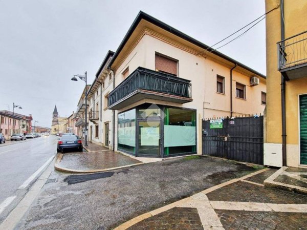 negozio in vendita ad Oppeano