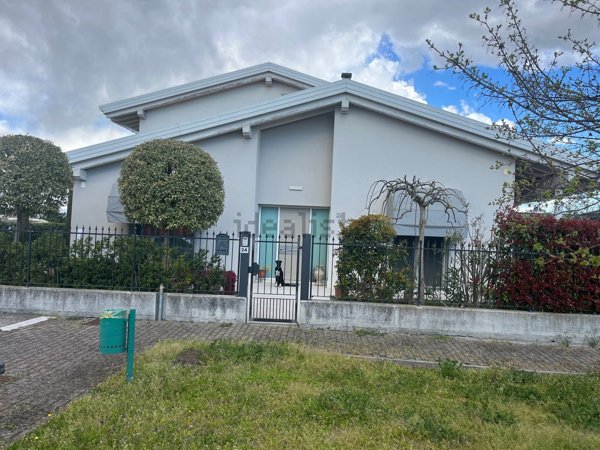 casa indipendente in vendita ad Oppeano