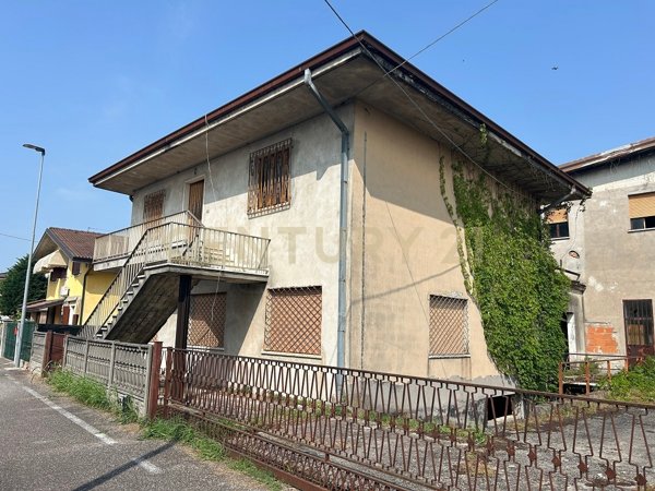 casa indipendente in vendita ad Oppeano in zona Vallese