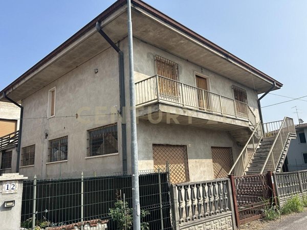 casa indipendente in vendita ad Oppeano in zona Vallese