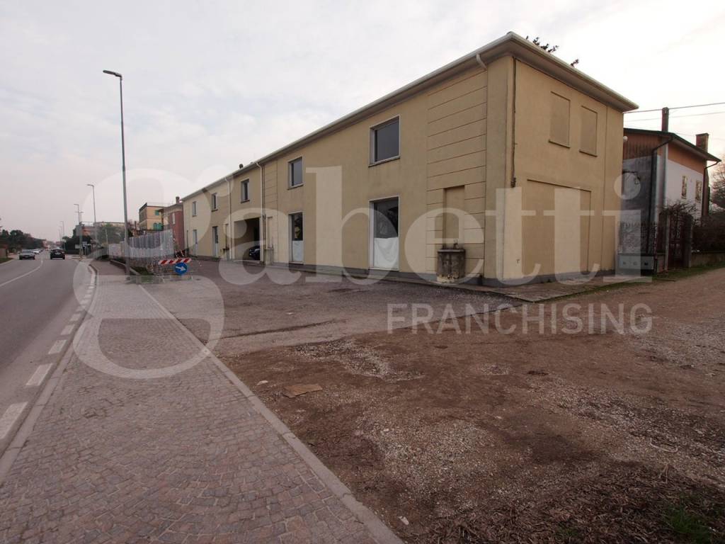 locale commerciale in vendita ad Oppeano in zona Villa Fontana