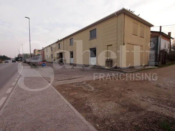 capannone in vendita ad Oppeano