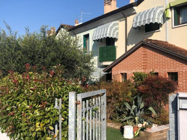 casa indipendente in vendita ad Oppeano in zona Vallese