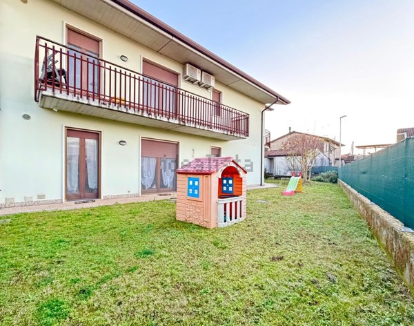 appartamento in vendita ad Oppeano in zona Vallese