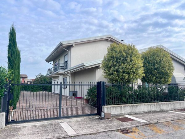 casa indipendente in vendita ad Oppeano