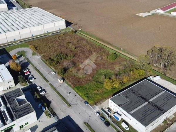 terreno edificabile in vendita ad Oppeano