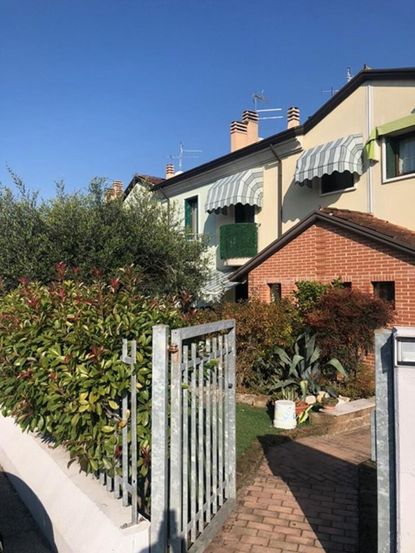 casa indipendente in vendita ad Oppeano in zona Vallese