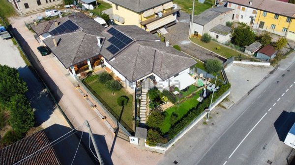 casa indipendente in vendita ad Oppeano in zona Vallese