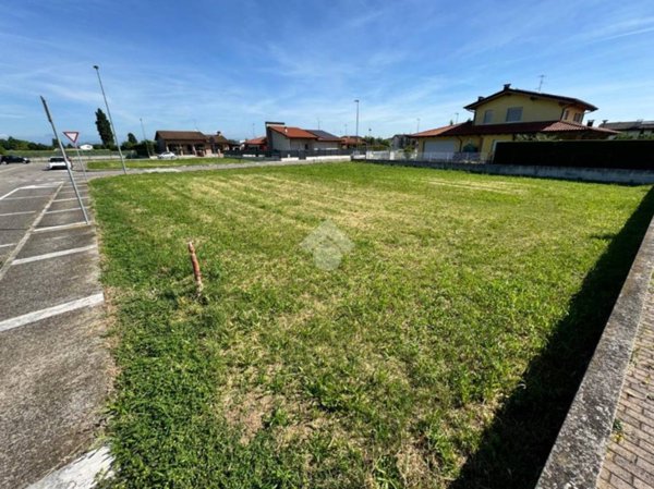 terreno edificabile in vendita ad Oppeano