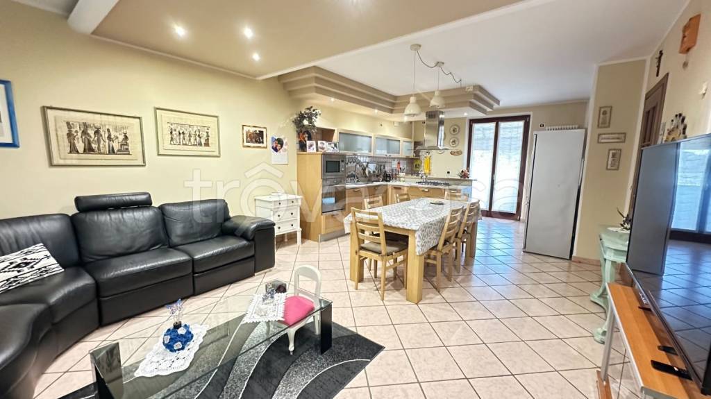 casa indipendente in vendita ad Oppeano in zona Ca' degli Oppi