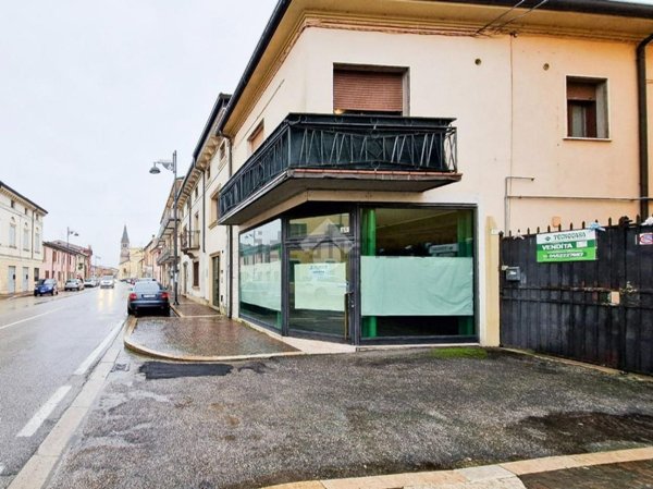 negozio in vendita ad Oppeano